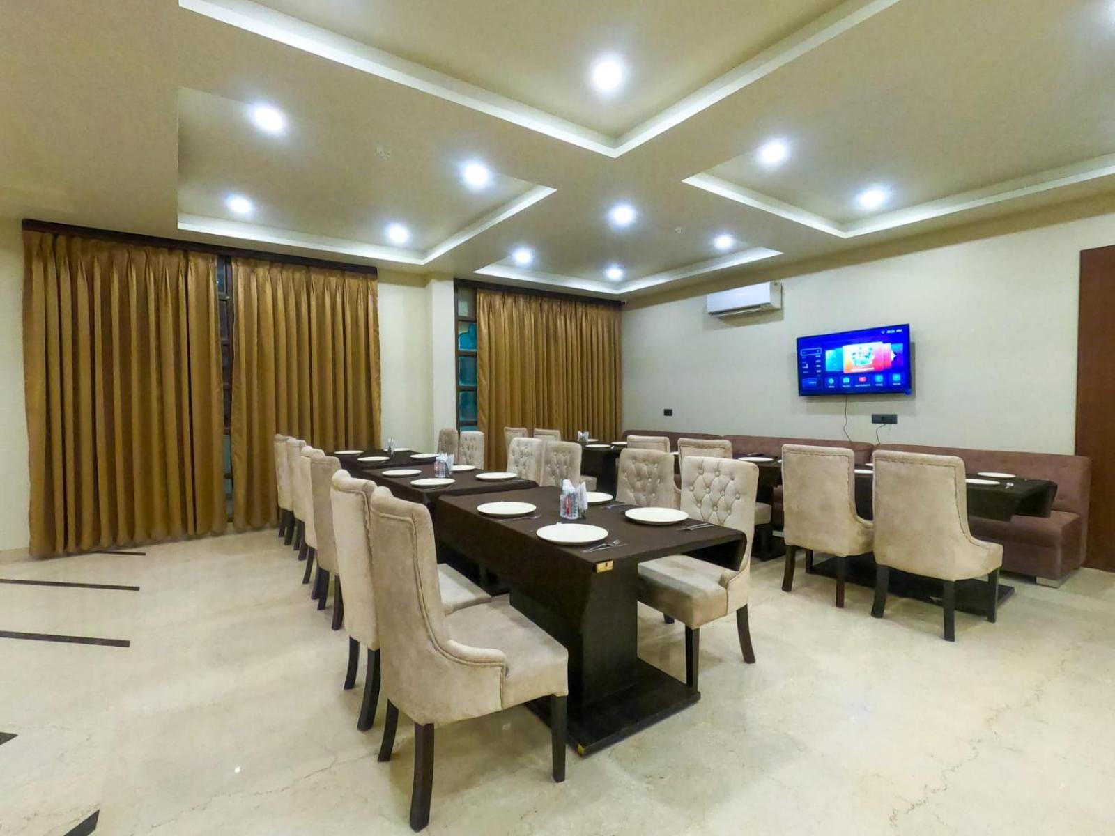 The Taj Vista Agra- Walking Distance To Taj Mahal Hotell Agra  Exteriör bild